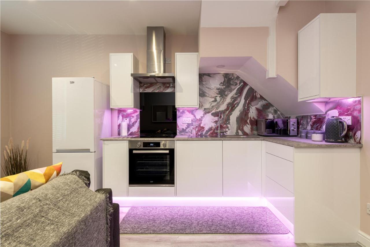Cool, Calm & Contractor-Approved - Summer Stays Open - Apartment D Gillingham  Eksteriør billede