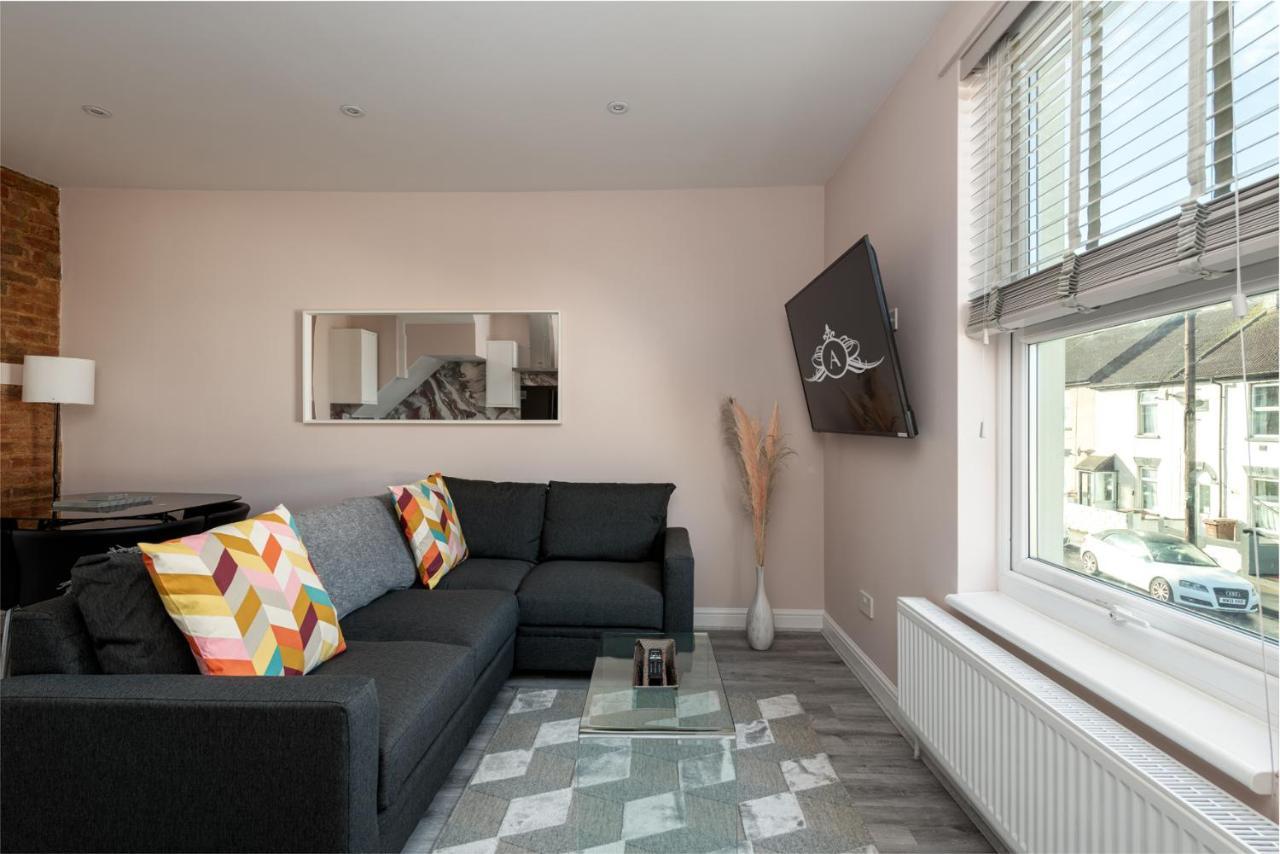 Cool, Calm & Contractor-Approved - Summer Stays Open - Apartment D Gillingham  Eksteriør billede