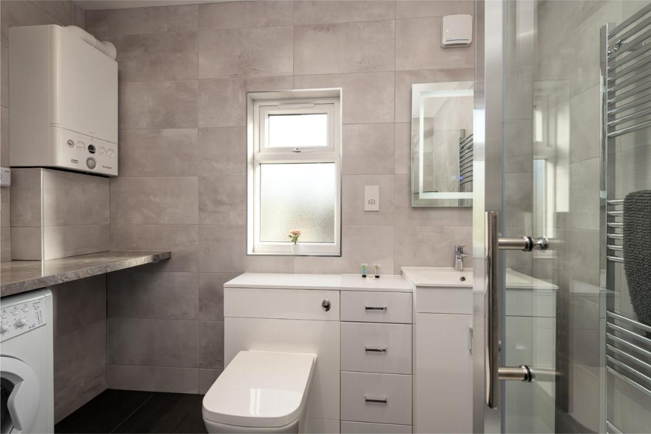 Cool, Calm & Contractor-Approved - Summer Stays Open - Apartment D Gillingham  Eksteriør billede