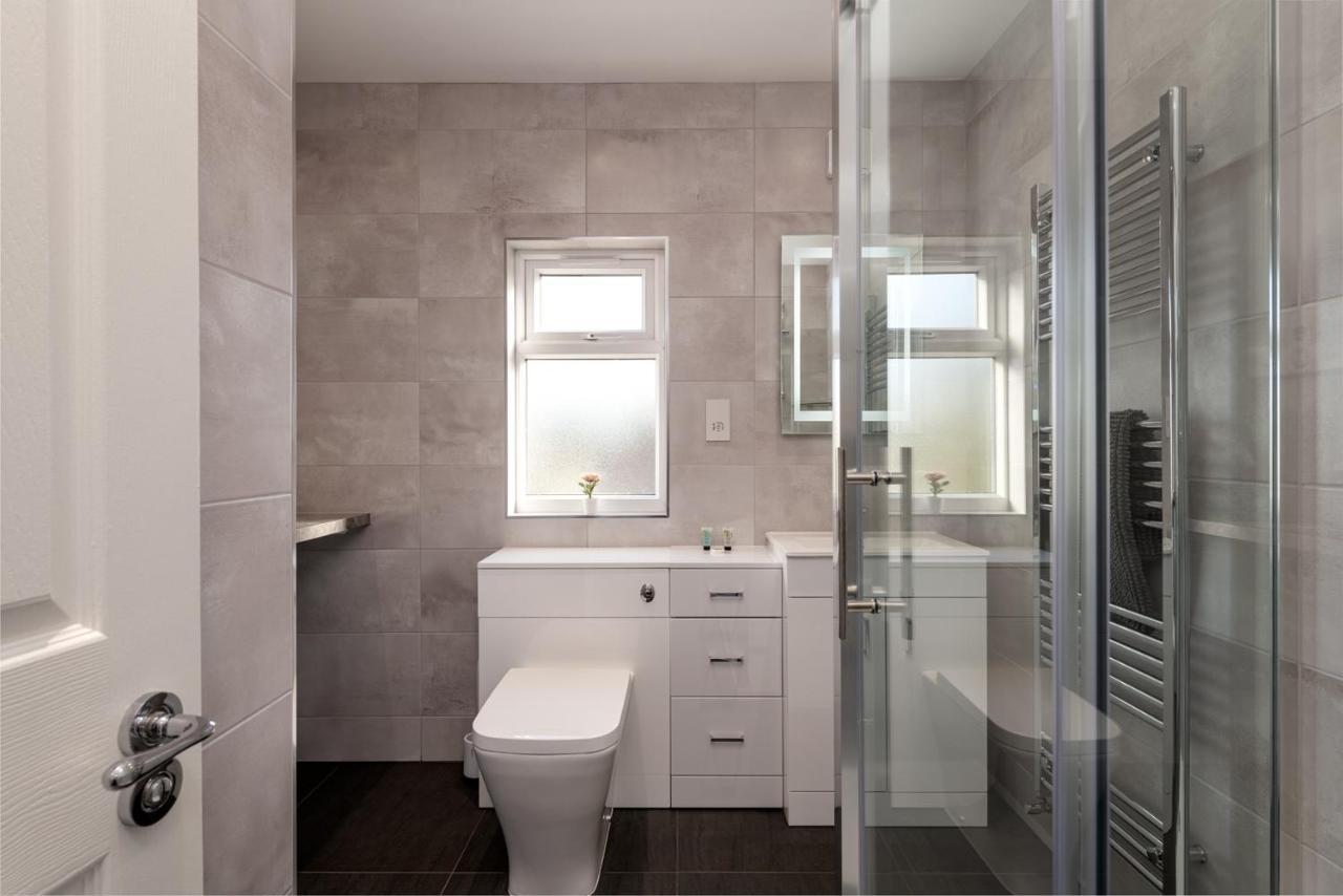 Cool, Calm & Contractor-Approved - Summer Stays Open - Apartment D Gillingham  Eksteriør billede